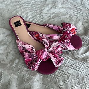 NWOT Bow tie WHBM Sandals! Sz 9